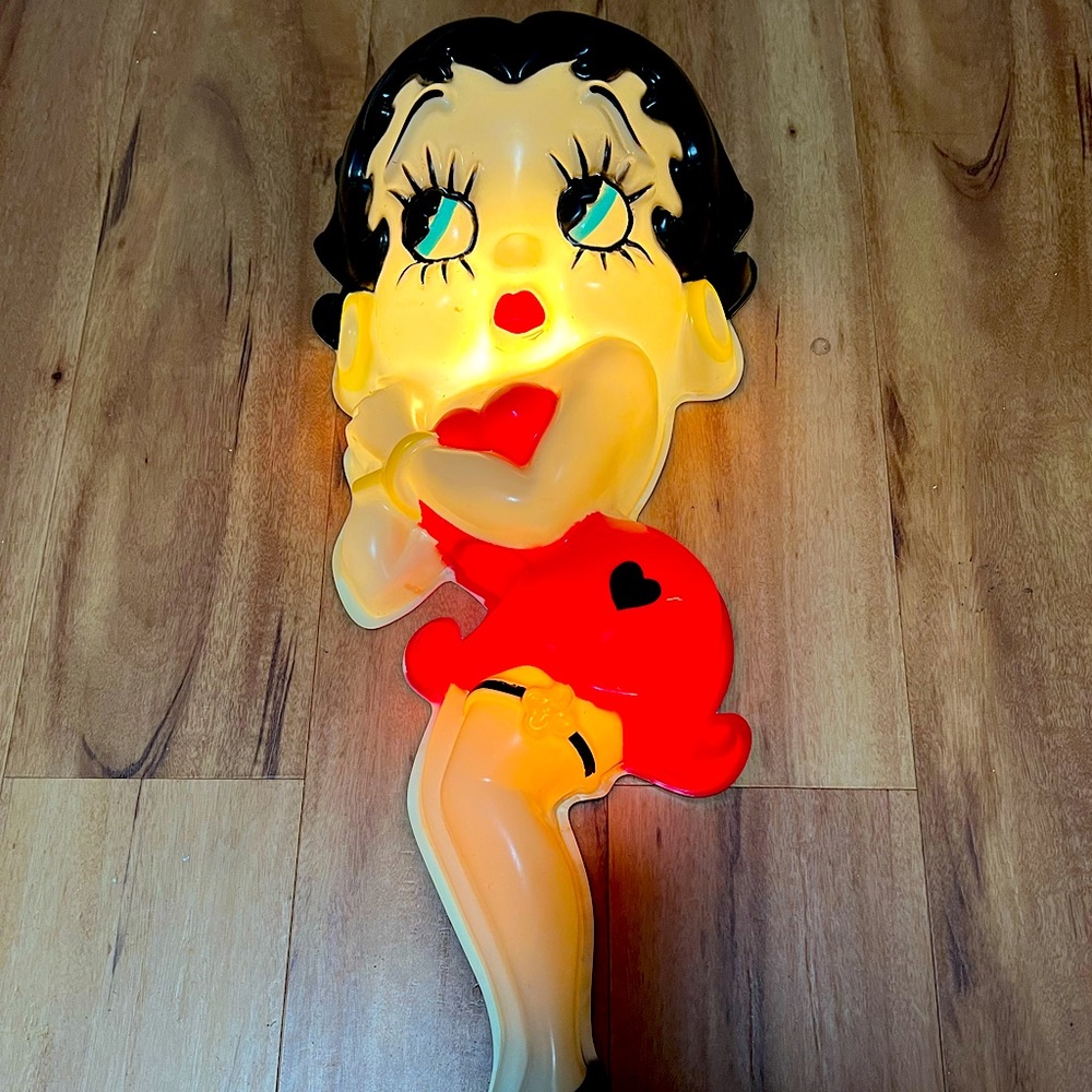 1992 Vintage UL Betty Boop wall light